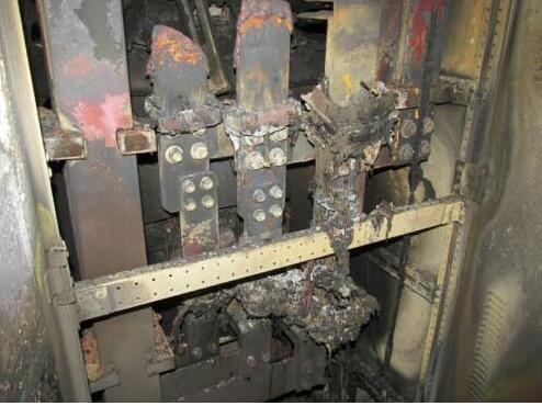 高壓開關柜當你長時間處于潮濕環境中會發生什么?