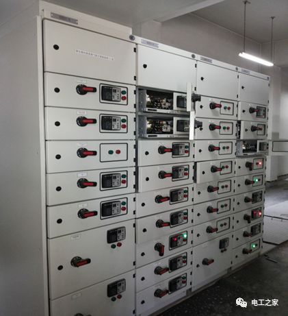 一條完成開關(guān)柜安裝，電纜橋架施工，電纜敷設(shè)及布線施工，照明配電箱施工