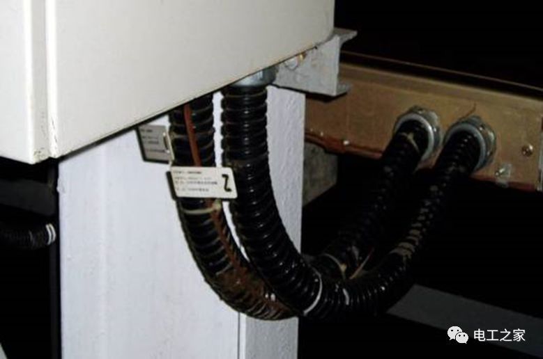 一條完成開關(guān)柜安裝，電纜橋架施工，電纜敷設(shè)及布線施工，照明配電箱施工