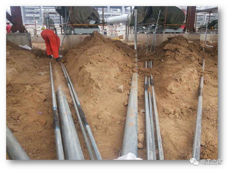 一條完成開關(guān)柜安裝，電纜橋架施工，電纜敷設(shè)及布線施工，照明配電箱施工