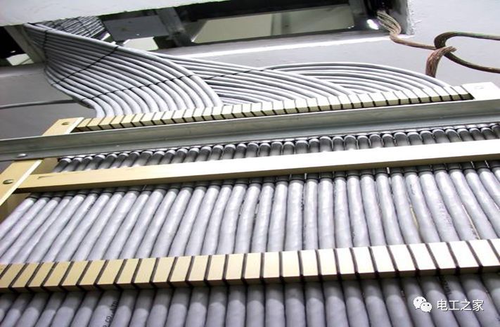 一條完成開關(guān)柜安裝，電纜橋架施工，電纜敷設(shè)及布線施工，照明配電箱施工