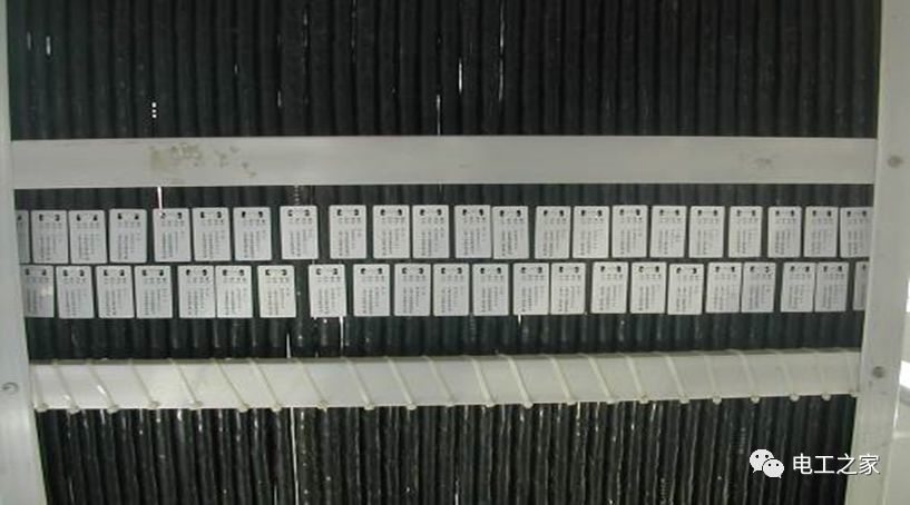 一條完成開關(guān)柜安裝，電纜橋架施工，電纜敷設(shè)及布線施工，照明配電箱施工