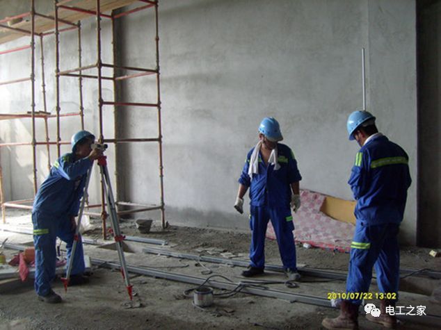 一條完成開關(guān)柜安裝，電纜橋架施工，電纜敷設(shè)及布線施工，照明配電箱施工