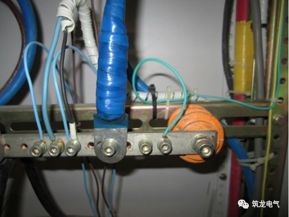 《建筑電氣工程施工質(zhì)量驗收規(guī)范》GB50303-2015 配電箱(機柜)安裝詳細說明!