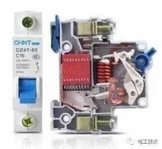 分析了配電箱的內部結構，誰能理解它？