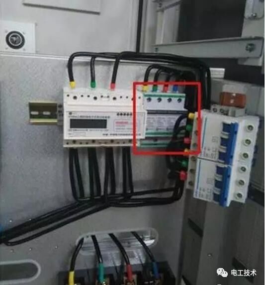 分析了配電箱的內部結構，誰能理解它？