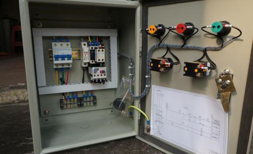 配電箱帶漏電保護或空?只有有這么多漏洞和空的開口才是安全的。這太實際了。