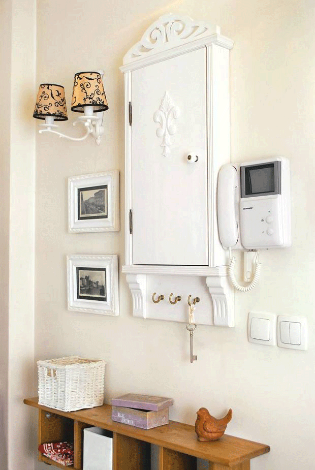 你家人的配電箱隱藏得好嗎？新房子的裝飾看起來很漂亮，因為做得很好。