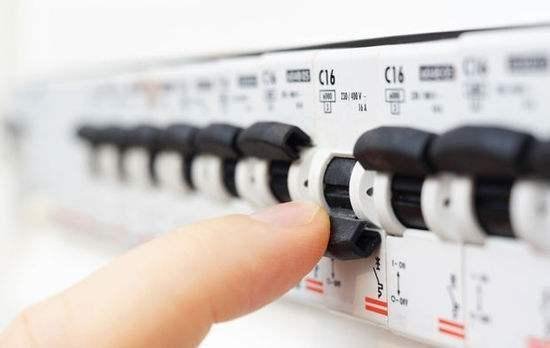 Home 配電箱，應(yīng)該分成幾個(gè)電路，每個(gè)電路開關(guān)如何選擇